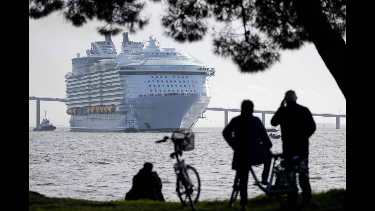 Το μεγαλύτερο κρουαζιερόπλοιο του κόσμου σήκωσε άγκυρες
