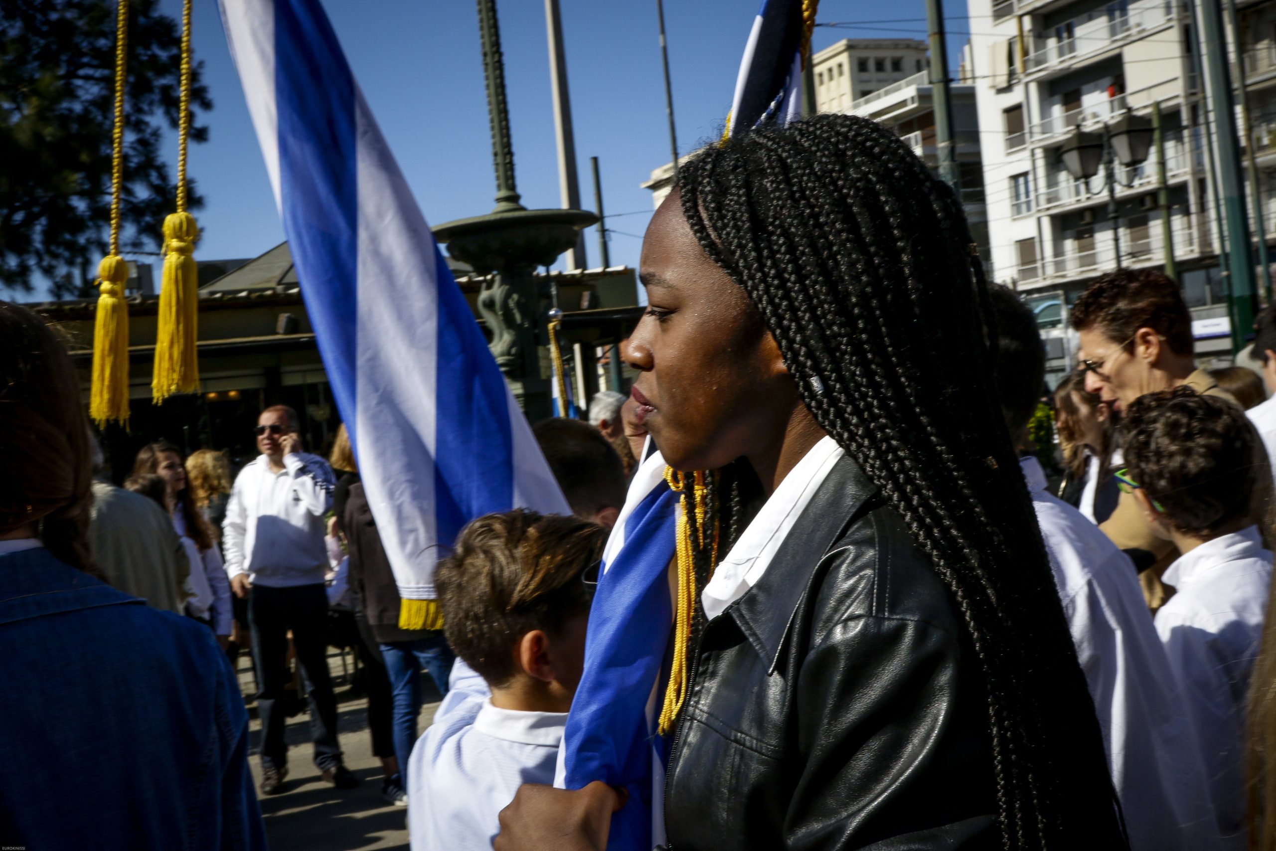 Σε εξέλικη η μαθητική παρέλαση στο κέντρο της Αθήνας (Εικόνες)