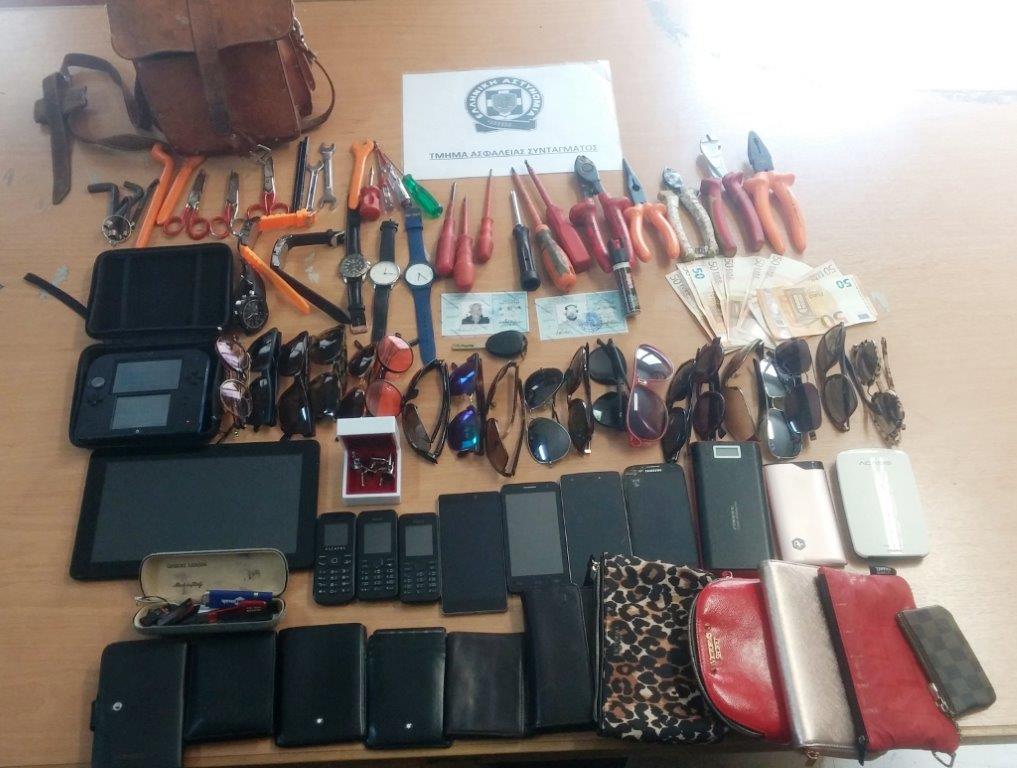 Εξαρθρώθηκε σπείρα που διέπραττε διαρρήξεις-κλοπές από σταθμευμένα αυτοκίνητα