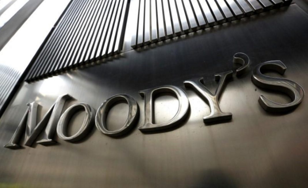 Moody's: Θετική η άρση των capital controls