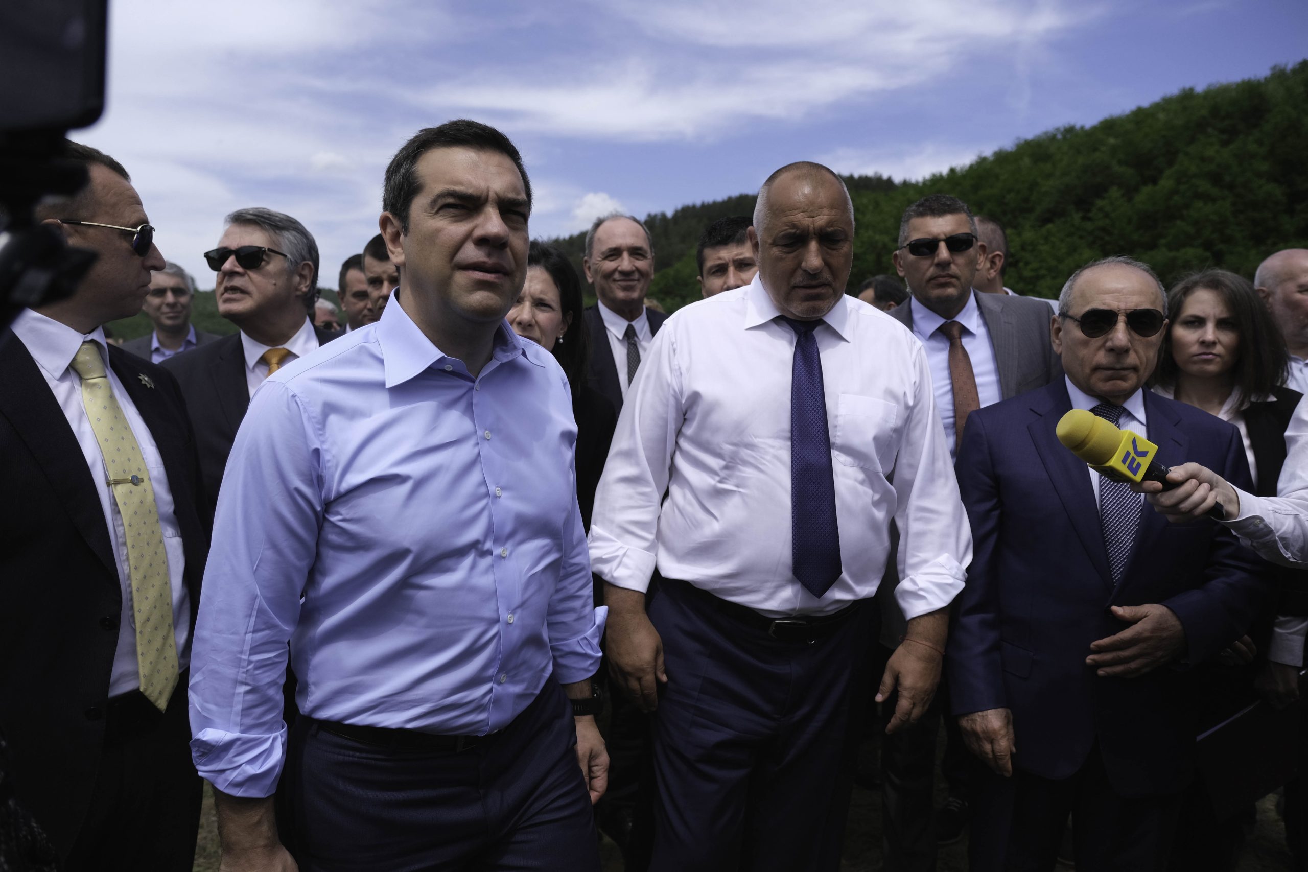 ΄,./,
