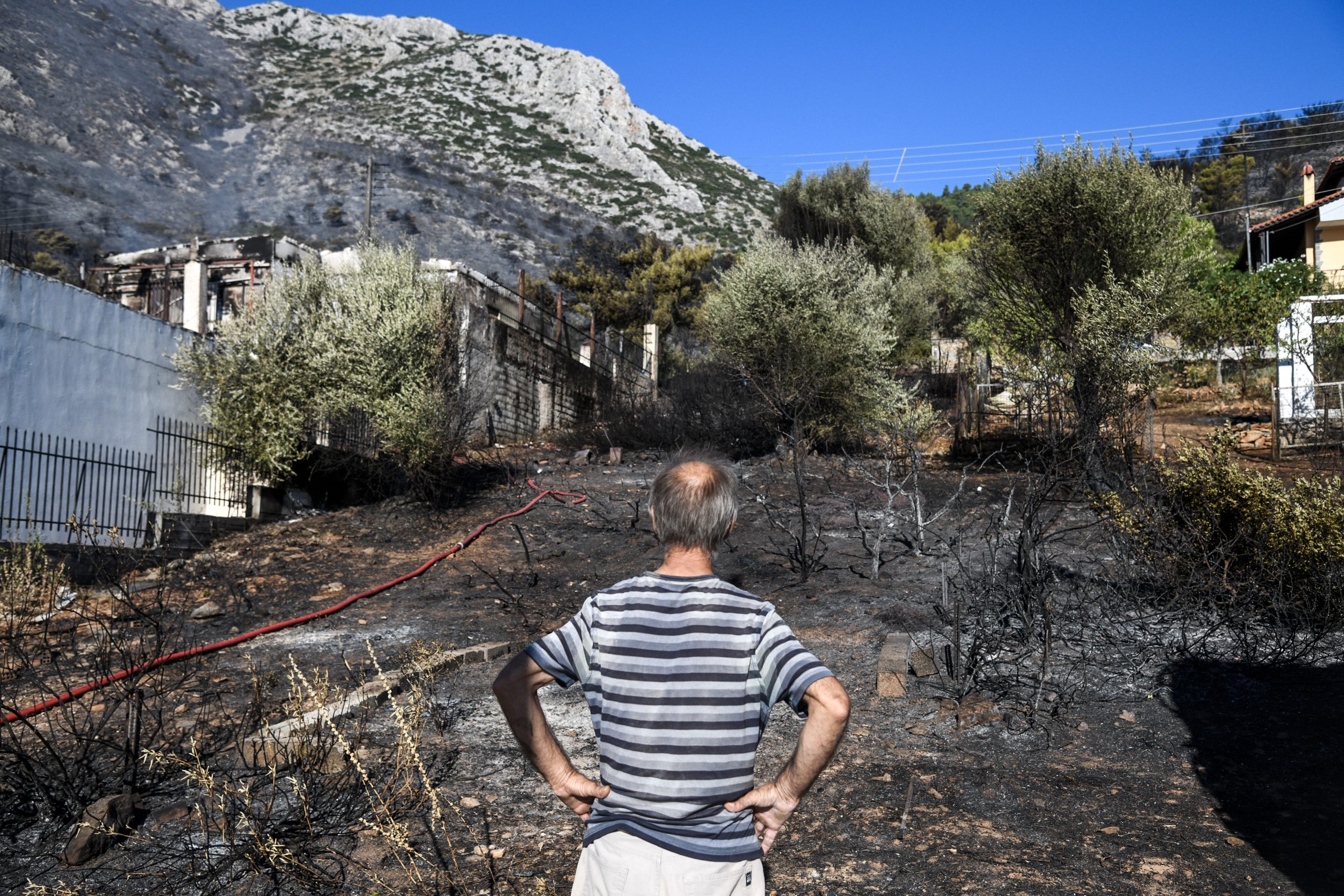 Μεγάλη φωτιά στον Υμηττό