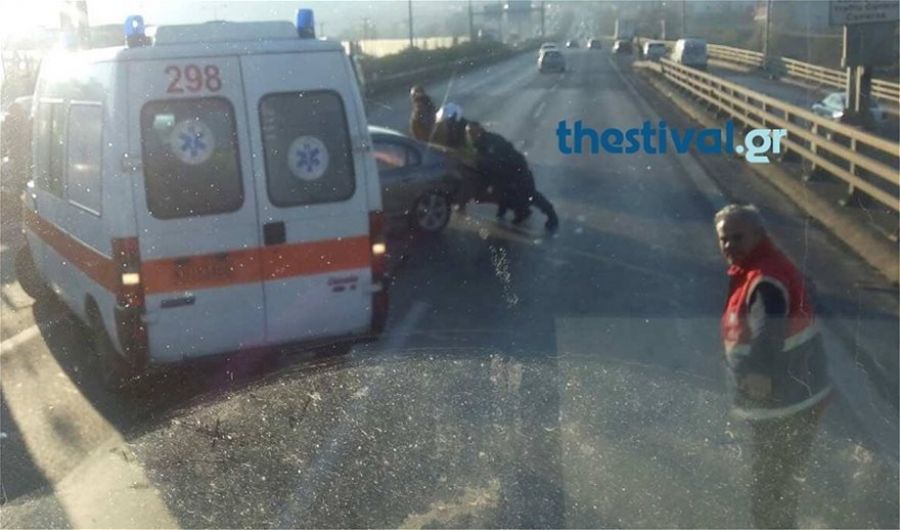 Θεσσαλονίκη: Καραμπόλα πέντε οχημάτων στην περιφερειακή οδό - Τραυματίστηκε μία γυναίκα