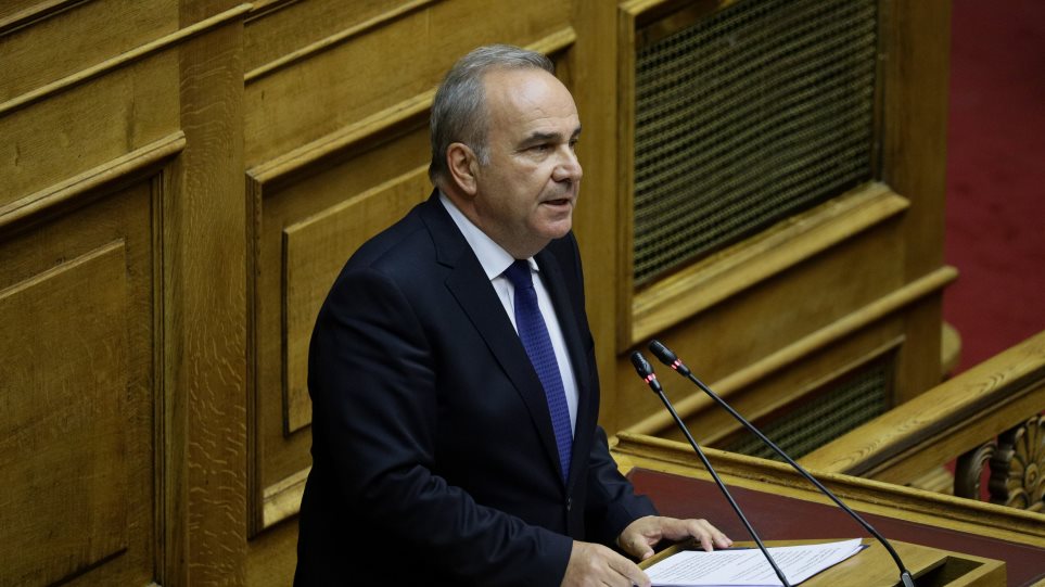 papathansis-n1 Aνακαίνιση στο γραφείο του Παπαθανάση: Έβαλε μπανιέρα και διπλά στρώματα στα έξοδα του γραφείου του