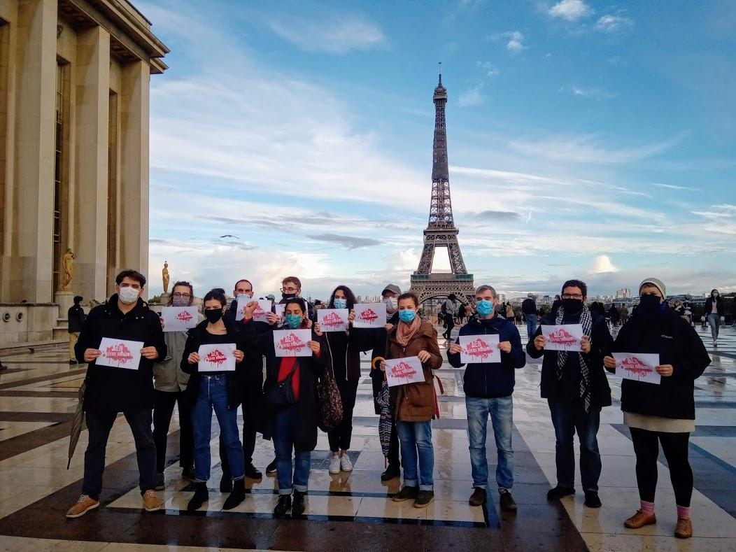 «Δεν είναι αθώοι»: Αντιφασιστικό μήνυμα και από το Παρίσι