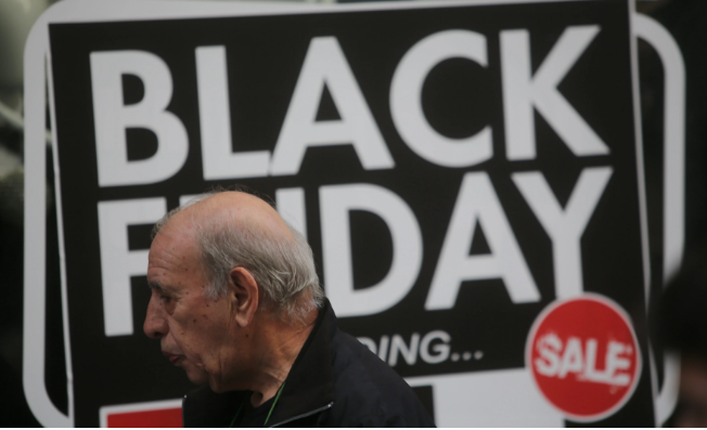 Σε ρυθμούς Black Friday ηλεκτρονικά καταστήματα και καταναλωτές