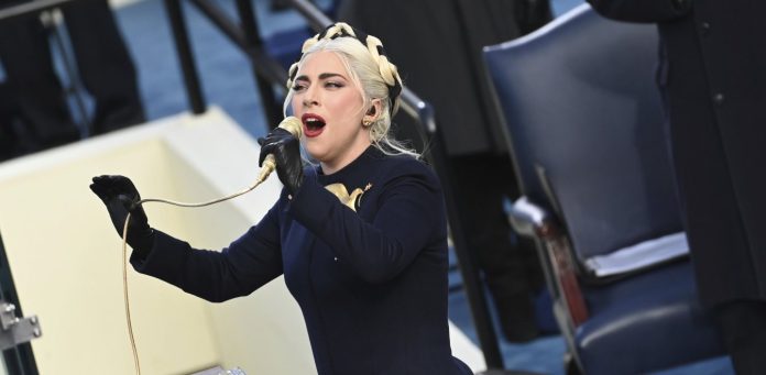 Ορκωμοσία Τζο Μπάιντεν: Η Lady Gaga ερμήνευσε τον εθνικό ύμνο των ΗΠΑ