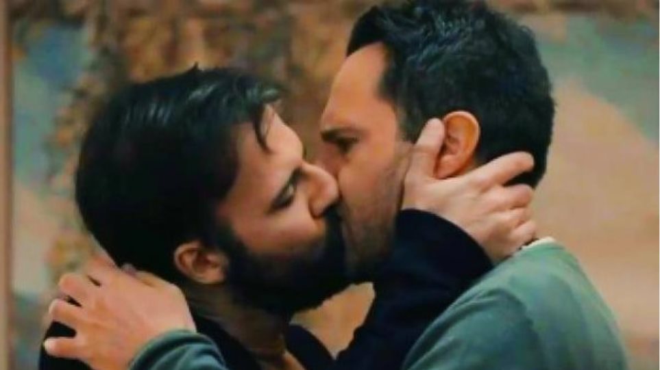 Το gay φιλί σε σειρά της κρατικής τηλεόρασης της Κύπρου και οι αντιδράσεις (video)