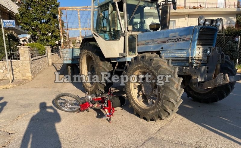 Λαμία: Σφοδρή σύγκρουση μηχανής με τρακτέρ - Σε κρίσιμη κατάσταση 19χρονος μία ημέρα μετά τα γενέθλιά του