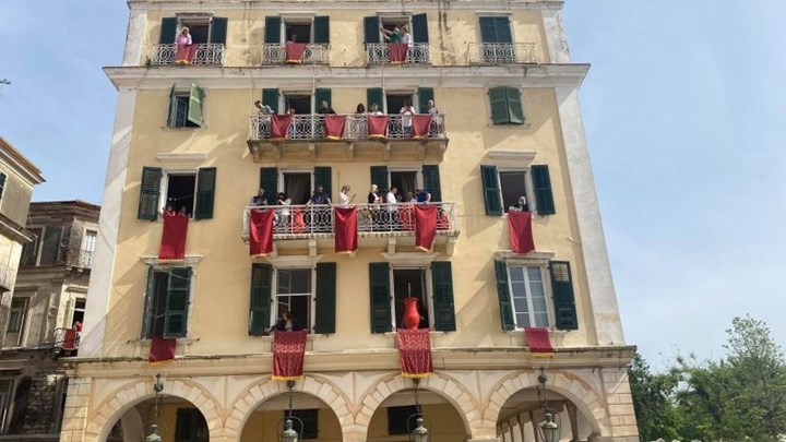 κερκυρα Πάσχα: Οι Κερκυραίοι ξεχύθηκαν στους δρόμους για να