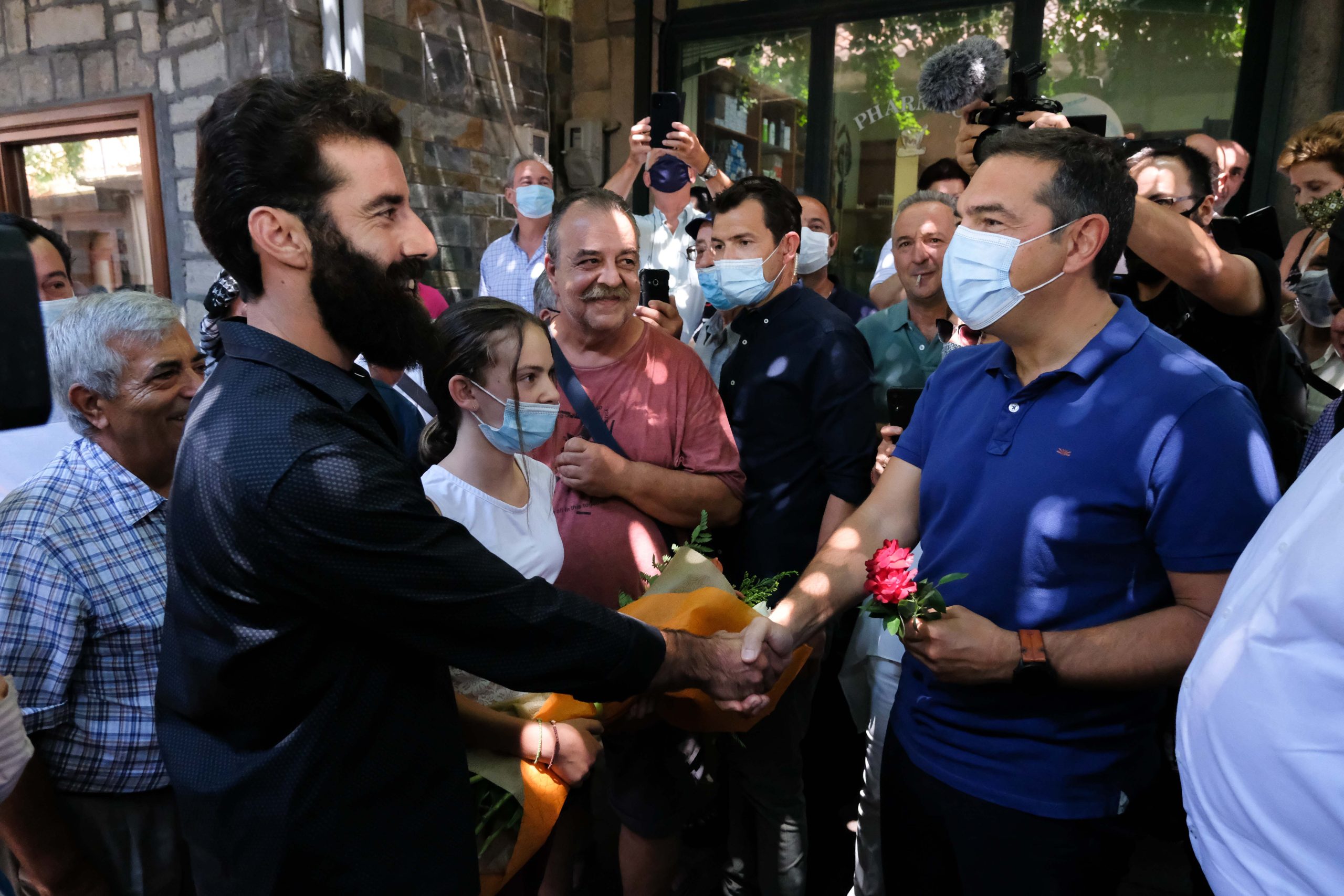 Αλέξης Τσίπρας: Θερμή υποδοχή από κατοίκους της Λέσβου
