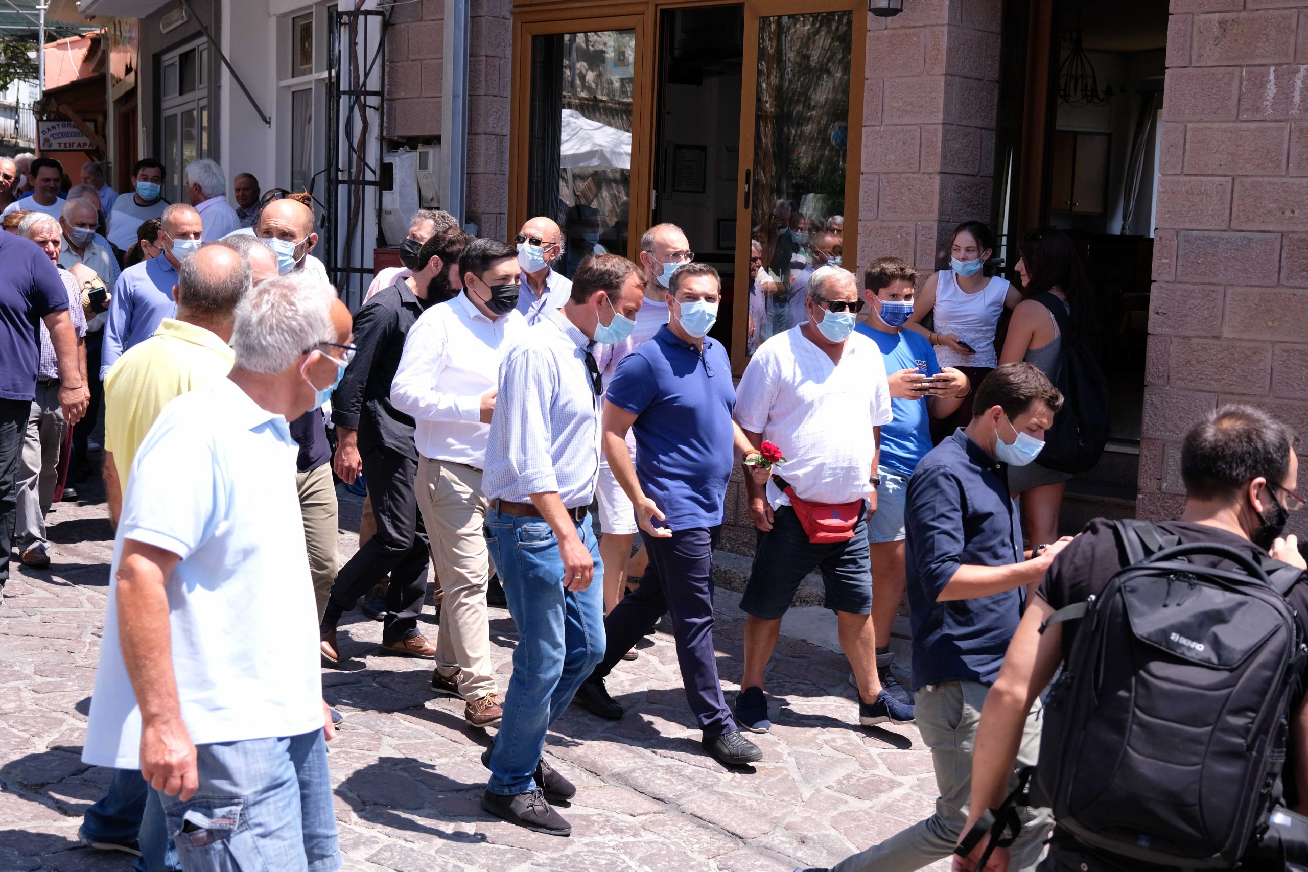 Αλέξης Τσίπρας: Θερμή υποδοχή από κατοίκους της Λέσβου