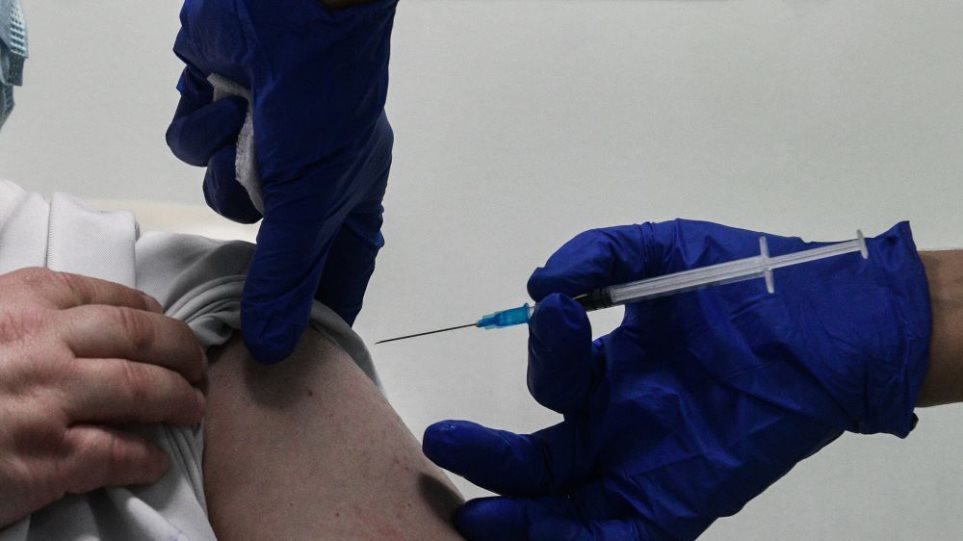 emvoliasmos_1_3 Εμβόλια: Αντίστροφη μέτρηση για τρίτη δόση στους άνω των 60 και τους υγειονομικούς - Τη Δευτέρα οι ανακοινώσεις