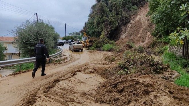 Ζάκυνθος: Μεγάλες ζημιές προκάλεσε ανεμοστρόβιλος - Ξηλώθηκε σκέπαστρο σχολείου