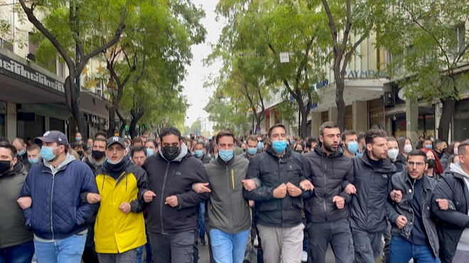 Η ματωμένη σημαία στο Πολυτεχνείο
