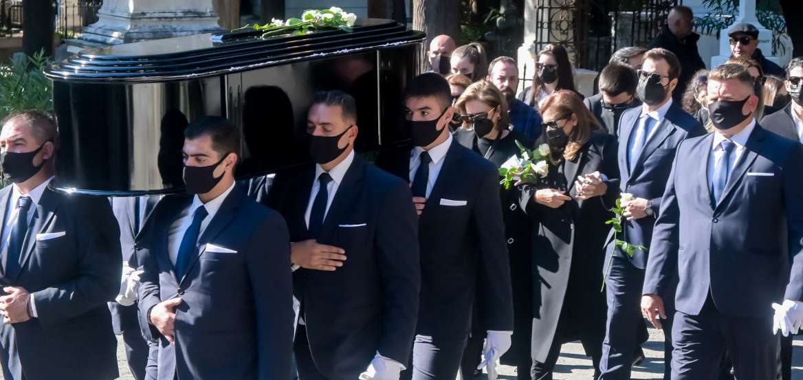 Χρήστος Κυριαζής: Συγκίνηση στο τελευταίο αντίο στον αγαπημένο τραγουδιστή