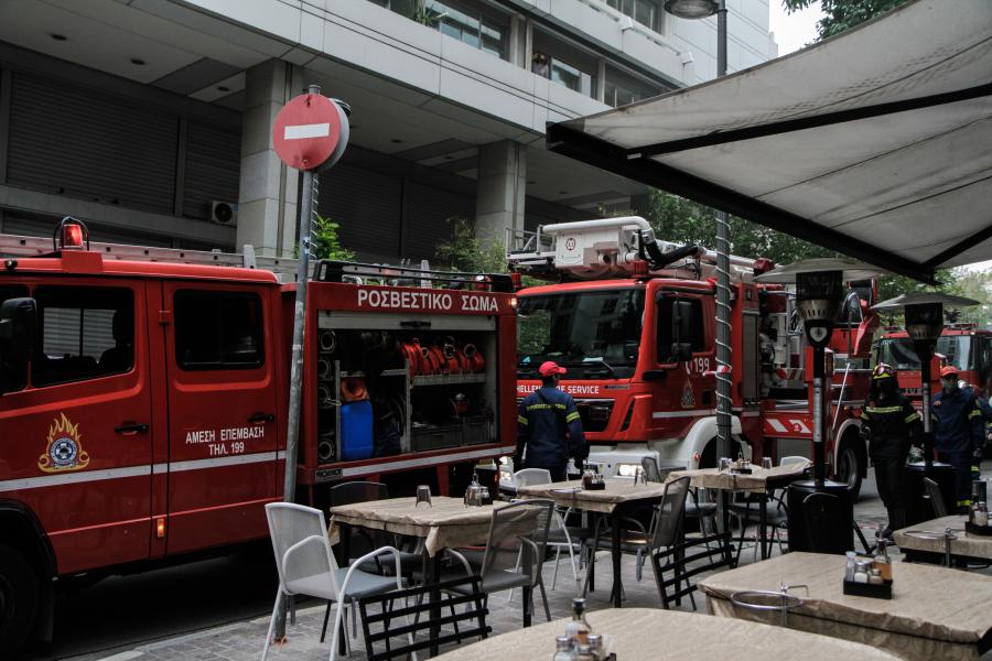 Υπό περιορισμό η φωτιά στο εστιατόριο στο κέντρο της Αθήνας