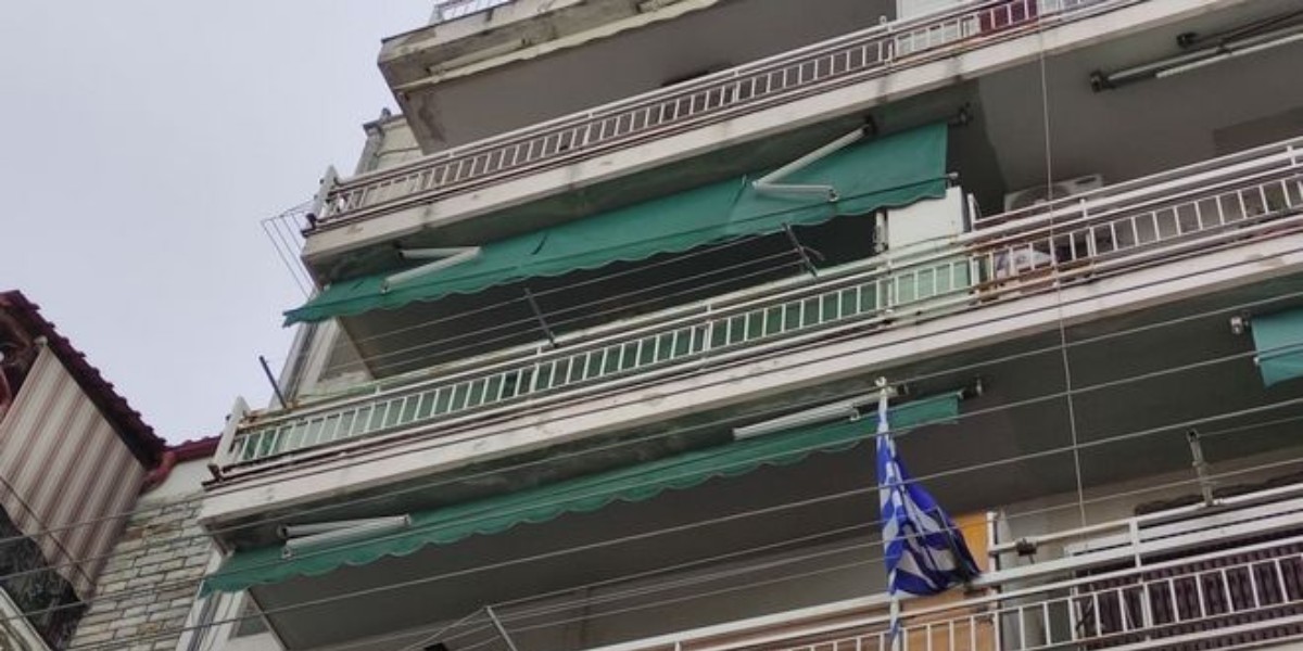 Θεσσαλονίκη: Σε άνθρωπο "προσγειώθηκε" το εξάχρονο κοριτσάκι που έπεσε από πολυκατοικία