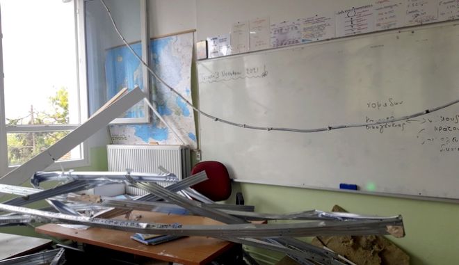 Θεσσαλονίκη: Οι μαρτυρίες των παιδιών και η δασκάλα που τα έσωσε μετά την κατάρρευση ψευδοροφής σε σχολική αίθουσα (Βίντεο)