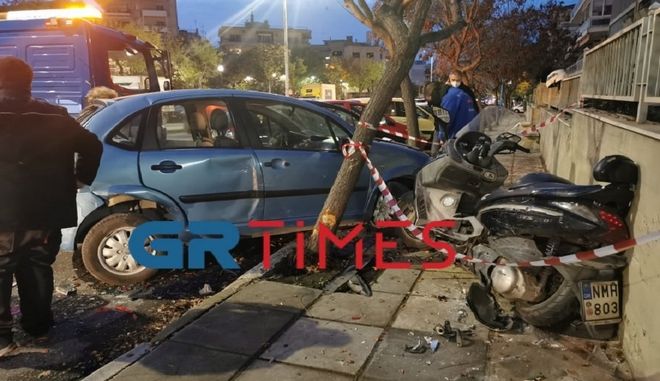 Θεσσαλονίκη: “Τρελή” πορεία λεωφορείου - Κατέληξε σε σταθμευμένα οχήματα