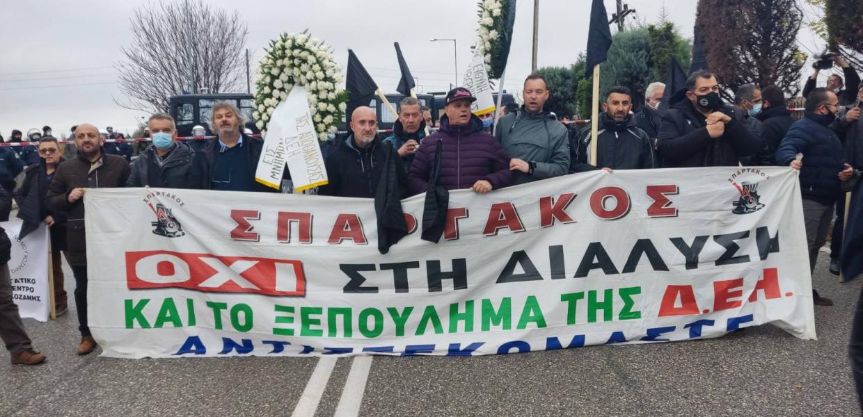 Κοζάνη: Άγριο ξύλο και δακρυγόνα πριν την επίσκεψη Μητσοτάκη (Βίντεο)