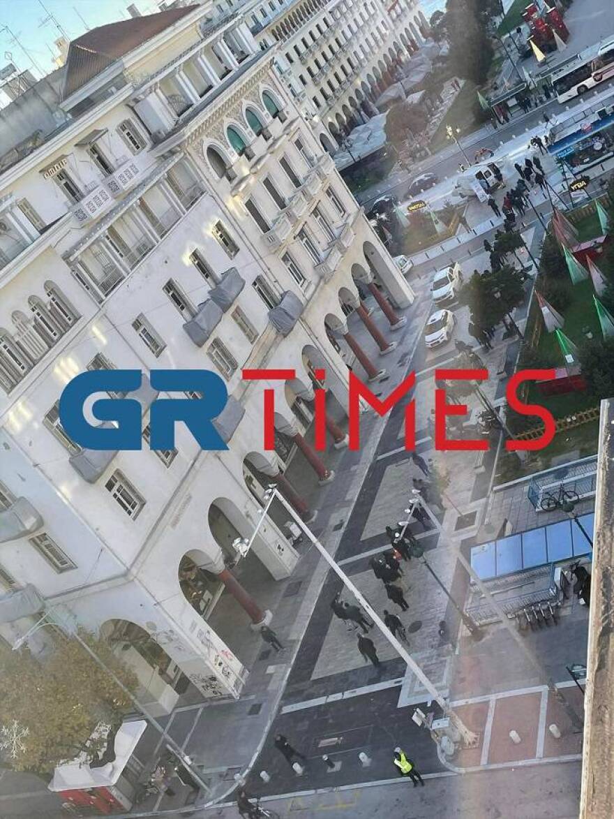 Θεσσαλονίκη: Απίστευτη ουρά για εμβόλιο χωρίς ραντεβού στην Αριστοτέλους (Φωτό)