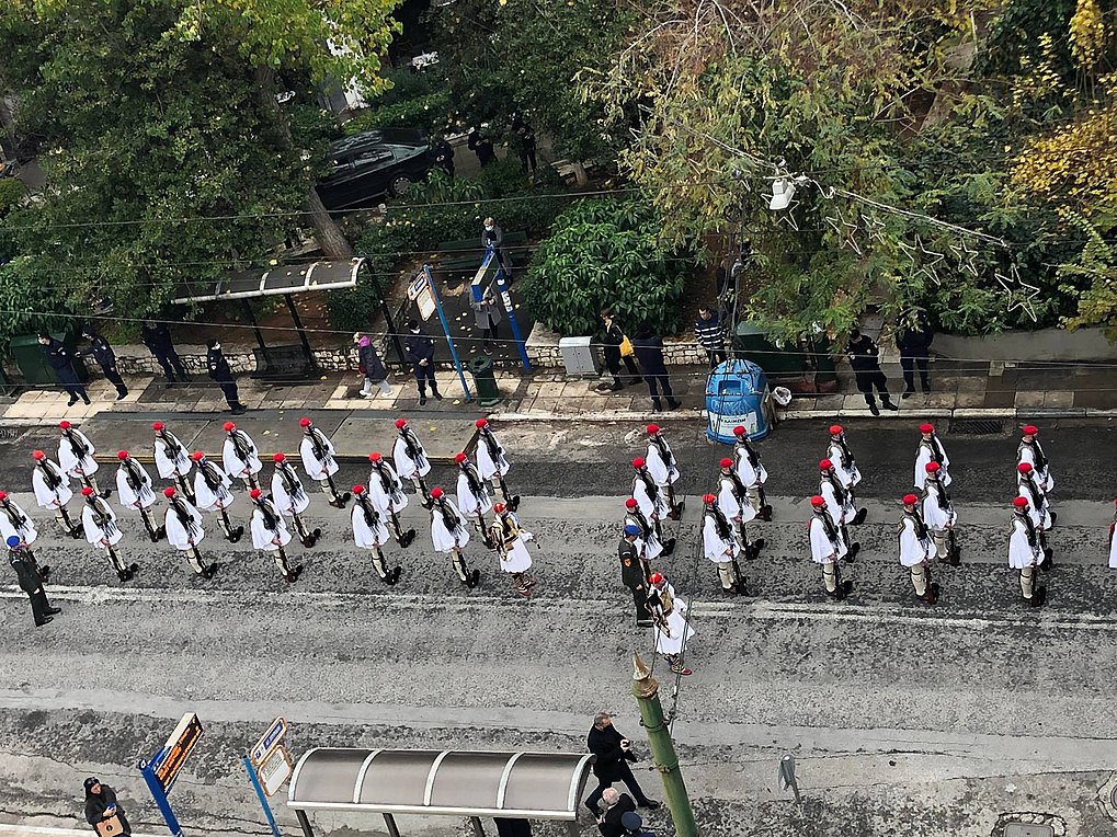 Κάρολος Παπούλιας: Η εξόδιος ακολουθία - Πλήθος κόσμου στο τελευταίο «αντίο»