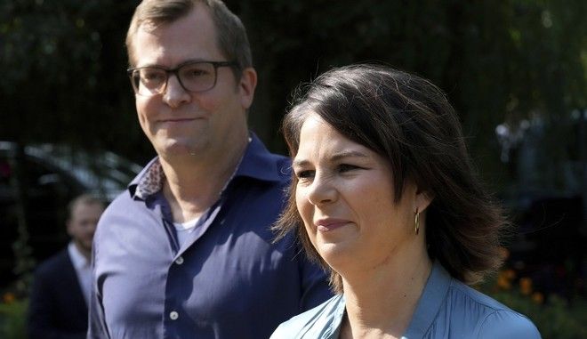 Αναλένα Μπέρμποκ: Ο σύζυγός της άφησε τη δουλειά του για να φροντίζει τα παιδιά τους