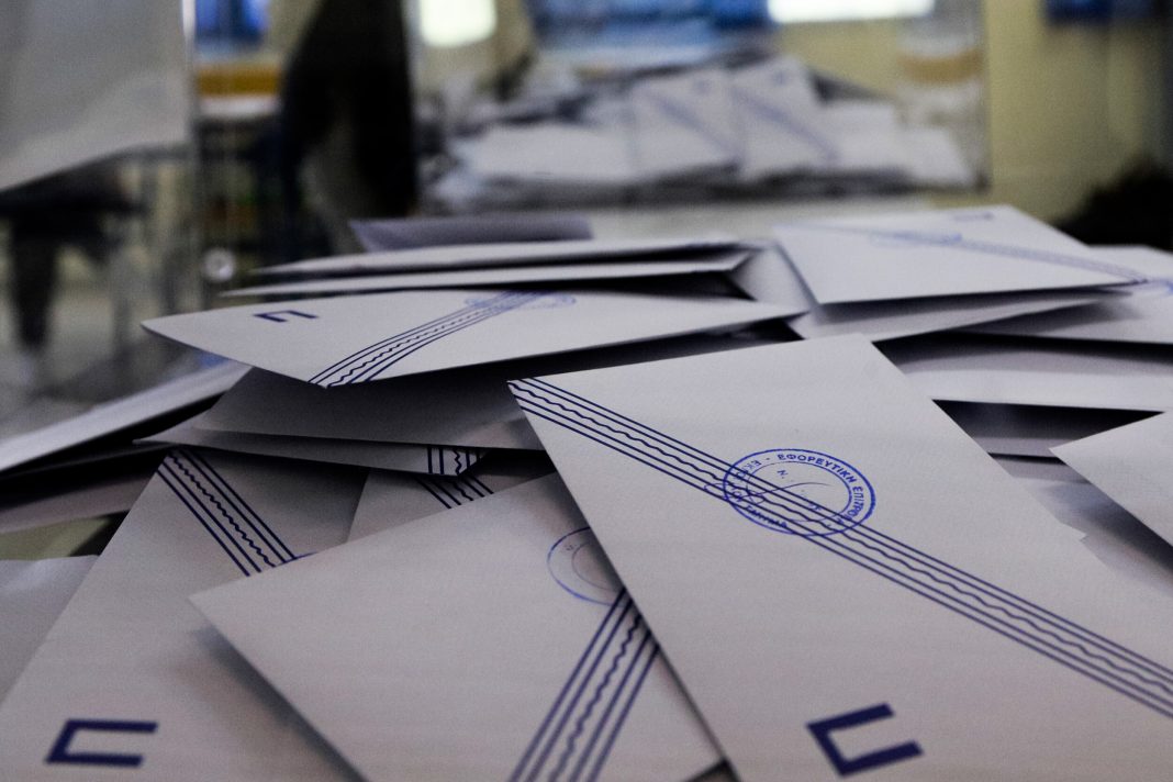 Εκλογές ΚΙΝΑΛ: Ξύλο στον Ορχομενό όταν Έπιασαν στα πράσα αντιπρόσωπο του Ανδρουλακη να εγγραφει ψηφοφόρους #εκλογεςΚΙΝΑΛ