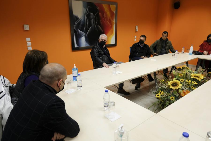 Ο κ. Μητσοτάκης όμως είναι αποδεδειγμένο ότι ούτε θέλει ούτε μπορεί. Όσο πιο γρήγορα φύγει, τόσο το καλύτερο για μας που θα αναλάβουμε να αναστήσουμε την κοινωνία και να την οδηγήσουμε ξανά σε δρόμο ασφαλείας και προοπτικής».