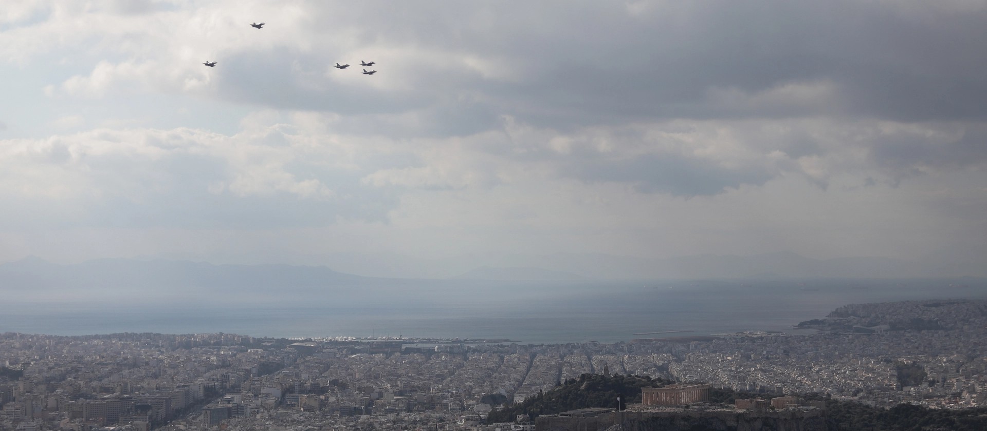 Rafale: «Ελλάδα, θα φανούμε αντάξιοι» - Βίντεο και φωτογραφίες από την πτήση πάνω από την Ακρόπολη