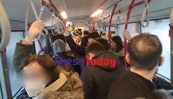 Θεσσαλονίκη: Στο κόκκινο τα κρούσματα, το ίδιο και ο συνωστισμός στα λεωφορεία