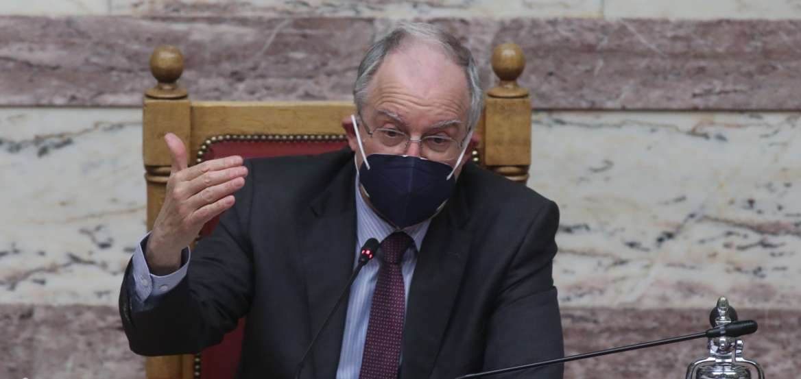 Οι επιχειρηματίες με τη μεγαλύτερη επιρροή έχουν λιγότερο από τρεις μήνες για να «ξεφορτωθούν» περιουσιακά στοιχεία εξαιτίας των οποίων χαρακτηρίζονται ως ολιγάρχες με βάση νόμο που ψηφίστηκε πέρυσι. Ο νόμος επιτρέπει στο Εθνικό Συμβούλιο Άμυνας και Ασφάλειας να χαρακτηρίζει κάποιον ως ολιγάρχη αν πληροί τρία από τα τέσσερα κριτήρια: τη συμμετοχή του στη δημόσια ζωή, το επίπεδο επιρροής στα ΜΜΕ, την ιδιοκτησία ή τον έλεγχο εταιρείας μονοπωλίου ή αν έχει περιουσιακά στοιχεία που ξεπερνούν τα 85 εκατομμύρια δολάρια.