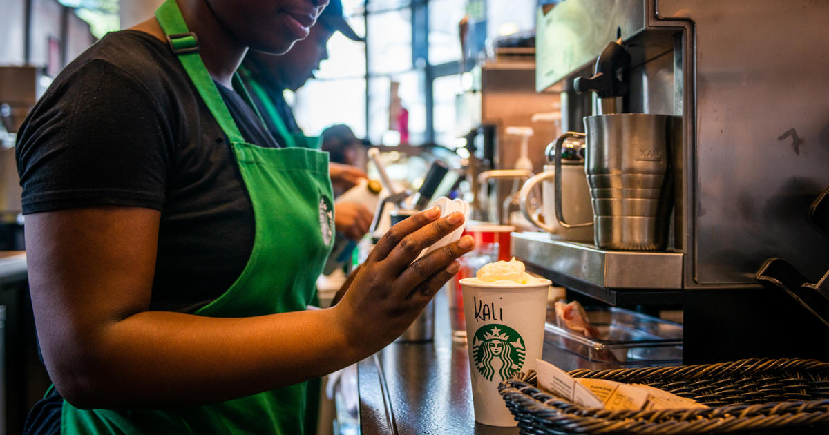 Starbucks: Απολύει εργαζόμενους που ήθελαν να συνδικαλιστούν