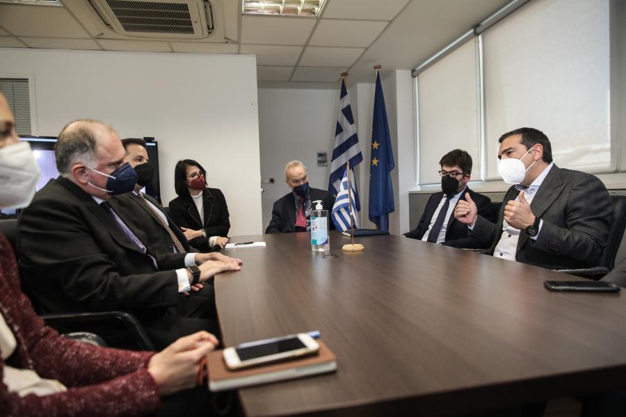 Τσίπρας για 6,7 δισ. απευθείας αναθέσεις: «Πλιάτσικο στο δημόσιο χρήμα με τη σφραγίδα Μητσοτάκη»