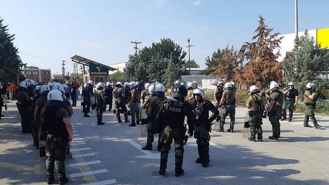 Επίθεση των ΜΑΤ στη Μαλαματίνα: Ξύλο και χημικά σε απεργούς και βουλευτές
