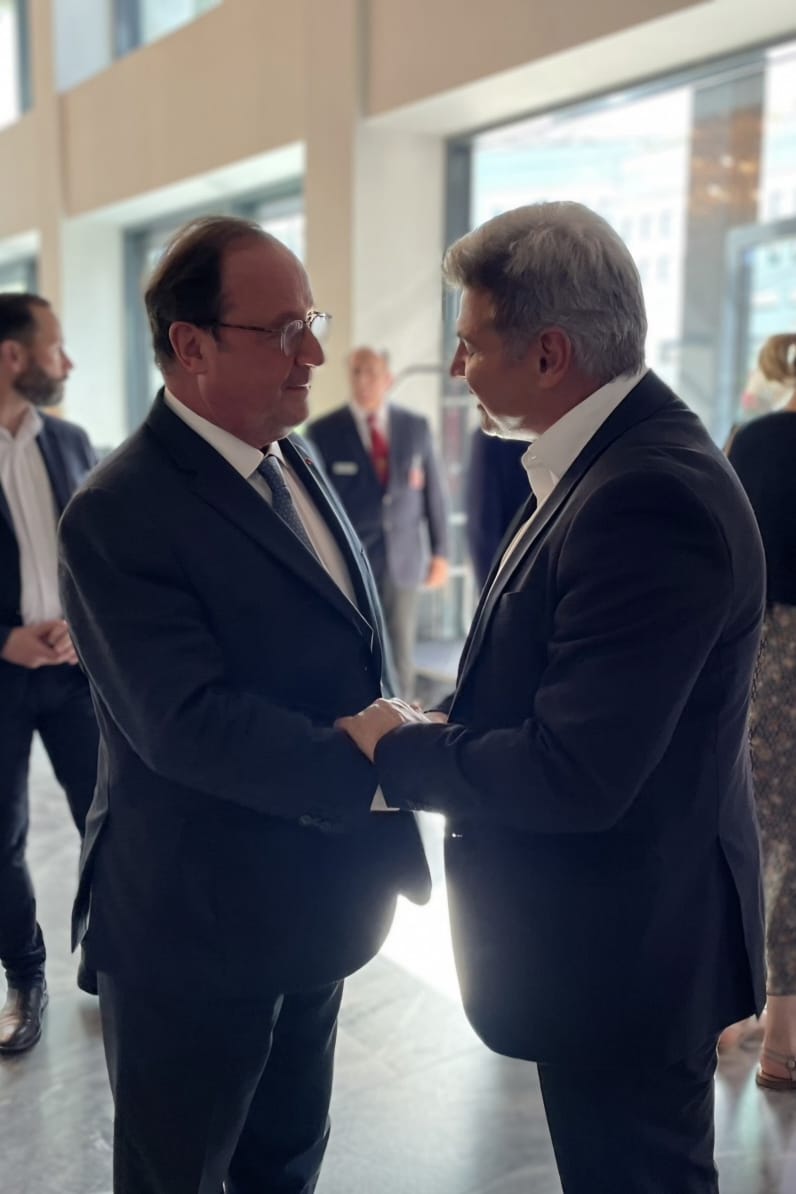 Κασσελάκης, Φαραντούρης και Φρανσουά Ολάν μαζί στο συνέδριο του Economist