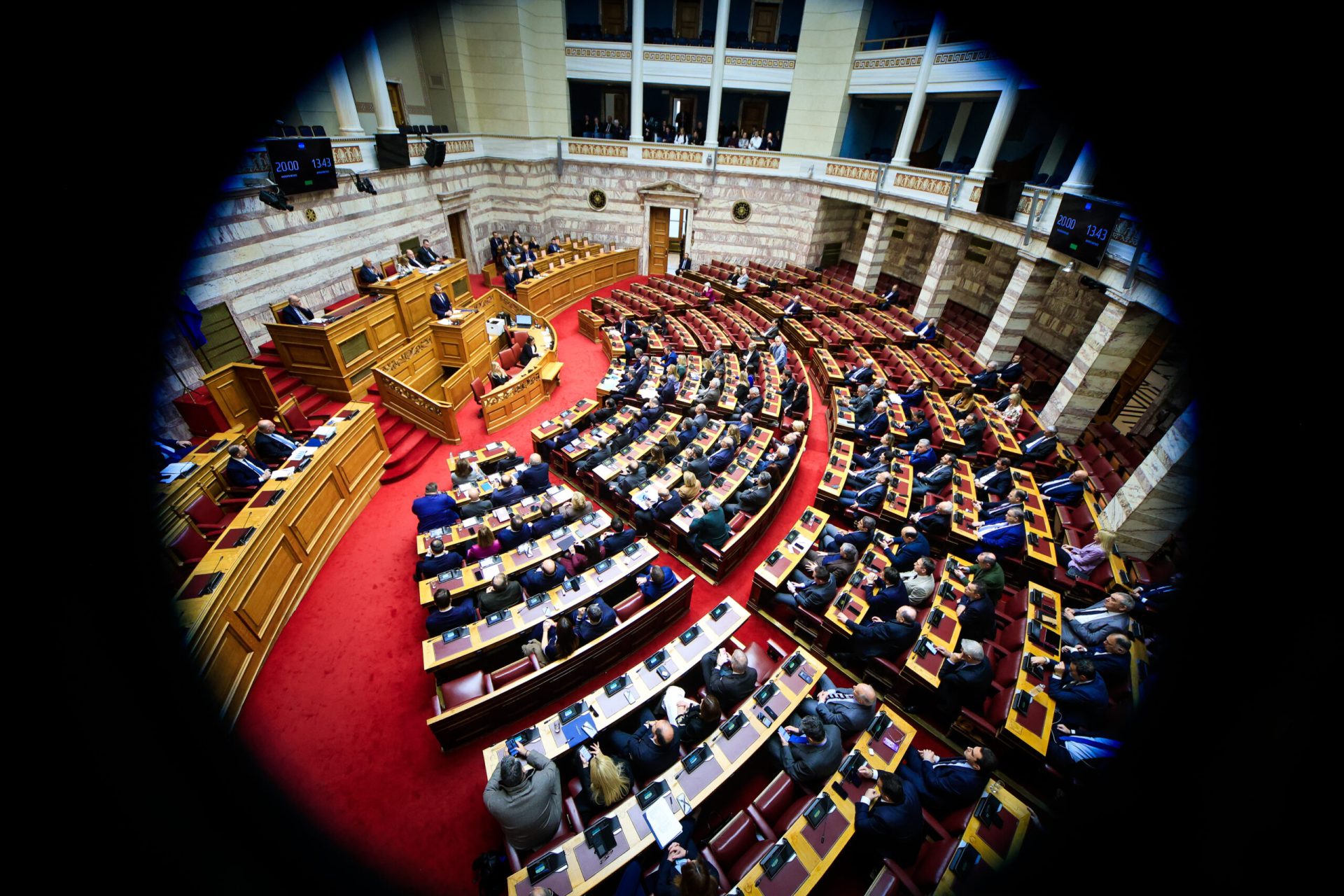teleytaia nea