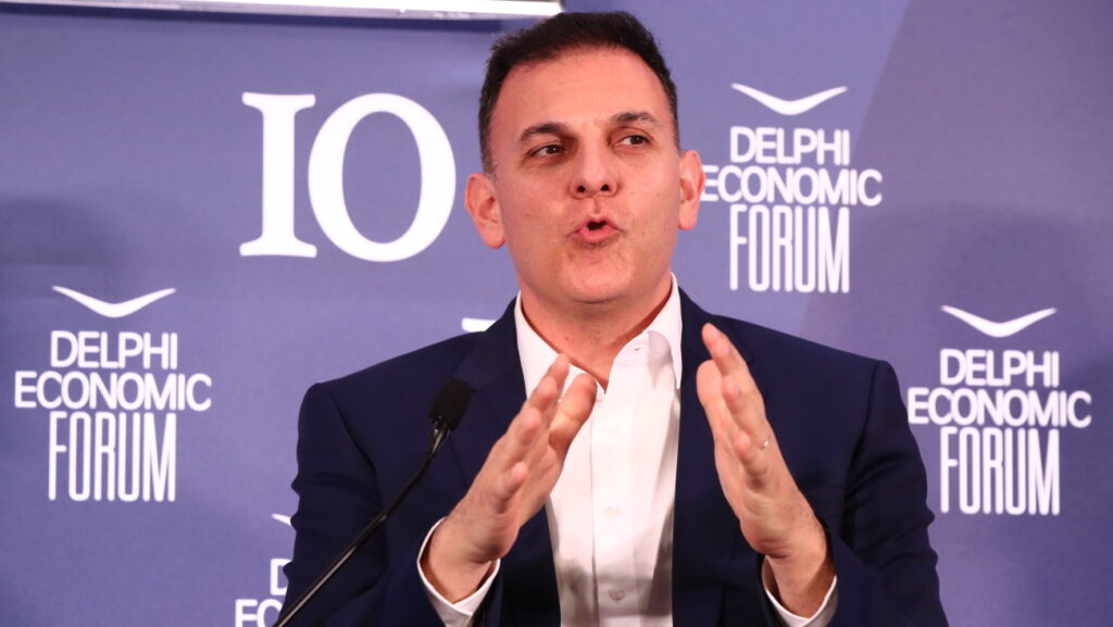 Γιώργος Καραμέρος: «Η πολιτική συρρικνώνει τον δημοσιογράφο, χαλάει την εικόνα του»
