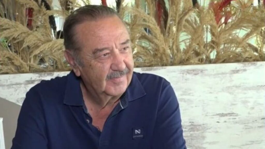 Συγκινεί ο Τάσος Κωστής για τη σύζυγο του: «Έχω πάνω στο τραπέζι τη φωτογραφία της και τρώμε μαζί»