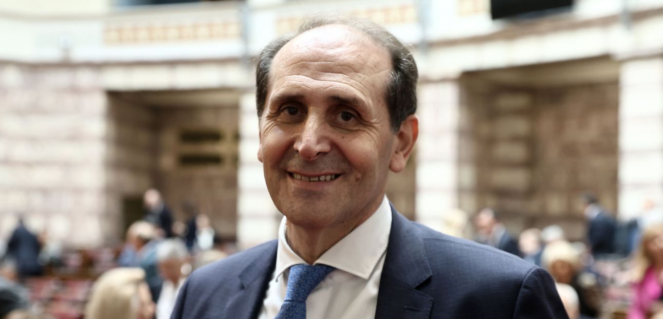 teleytaia nea
