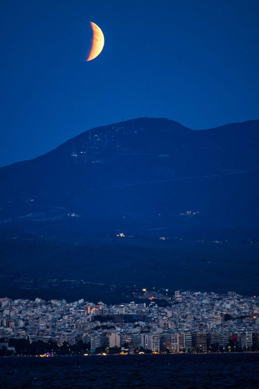 ΟΛΙΚΗ ΣΕΛΗΝΙΑΚΗ ΕΚΛΕΙΨΗ: ΤΟ «ΜΑΤΩΜΕΝΟ ΦΕΓΓΑΡΙ» ΣΤΗΝ ΘΕΣΣΑΛΟΝΙΚΗ