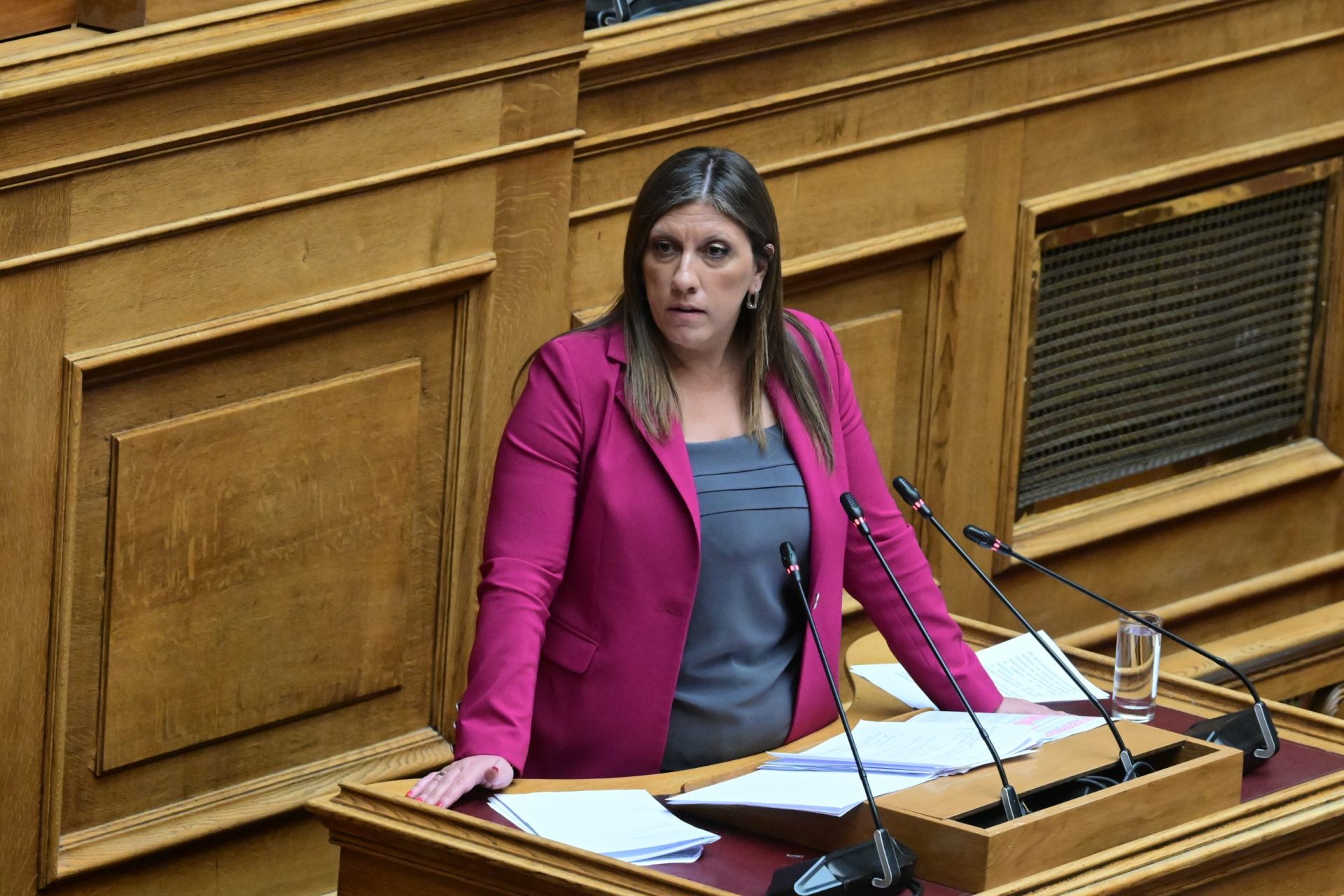 teleytaia nea