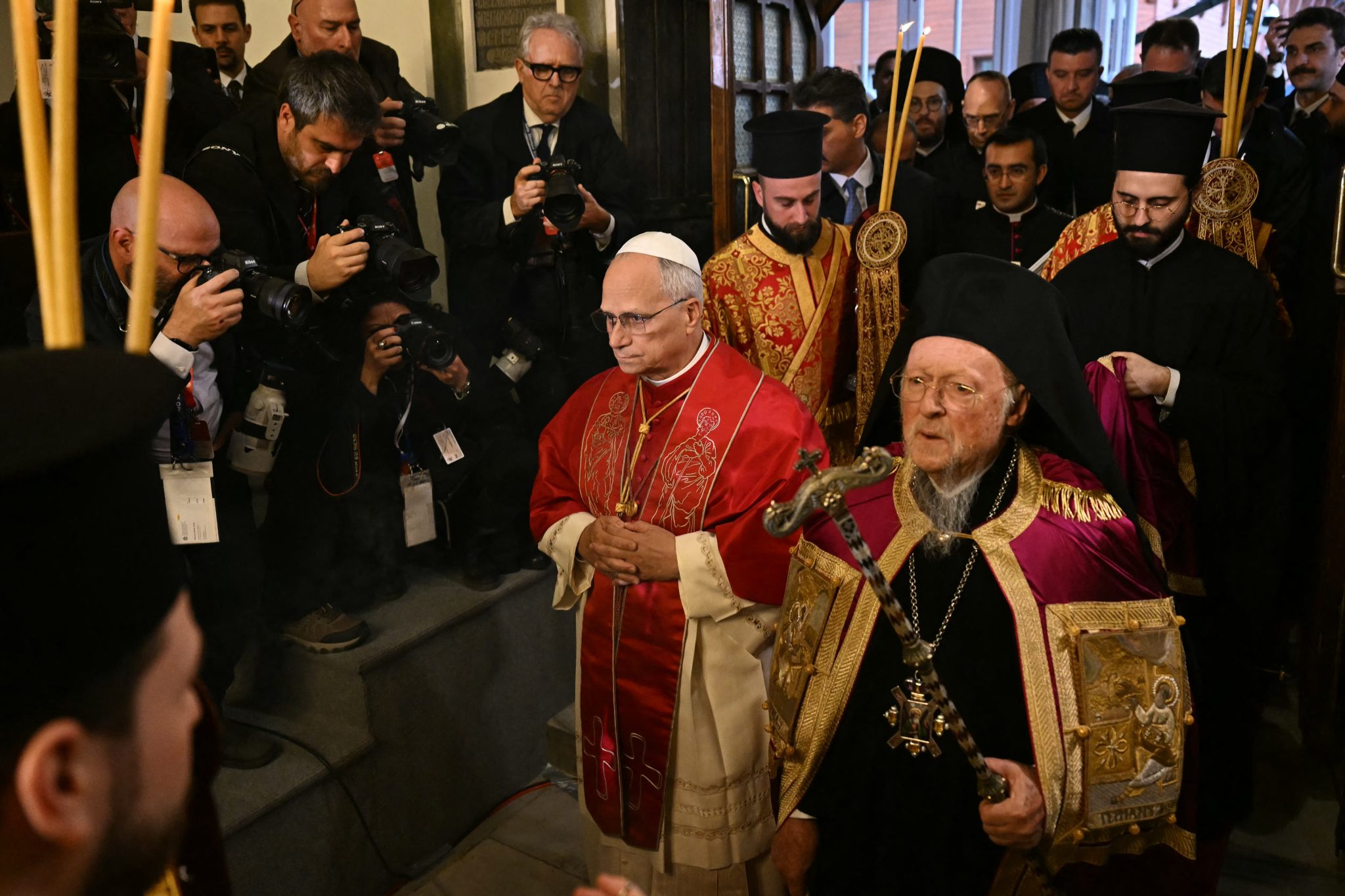 Ιστορική συνάντηση Οικουμενικού Πατριάρχη με τον Πάπα, στο Φανάρι – Κοινό μήνυμα για ενότητα και συμπόρευση