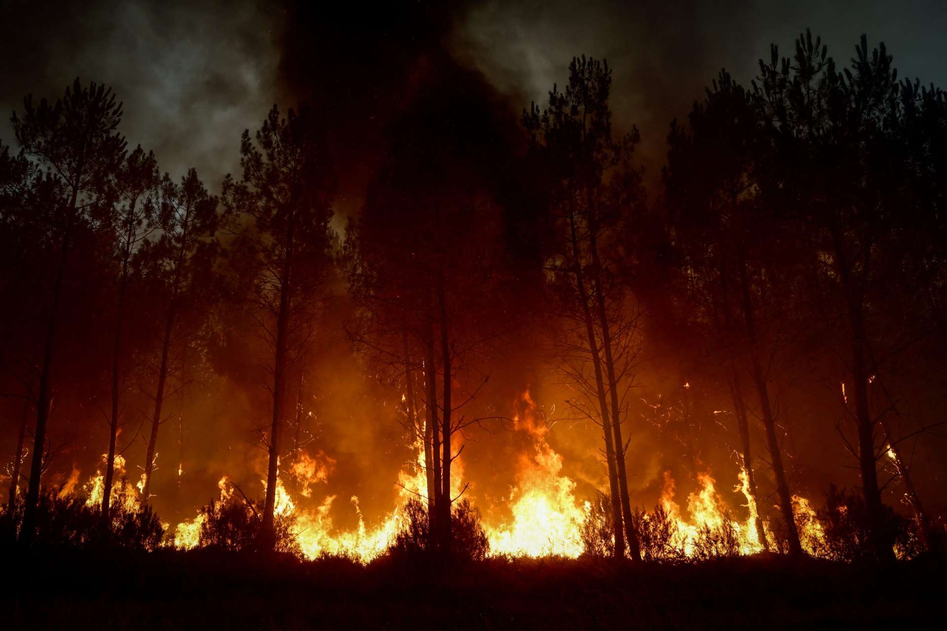 FRANCE-ENVIRONMENT-CLIMATE-WEATHER-WILDFIRE