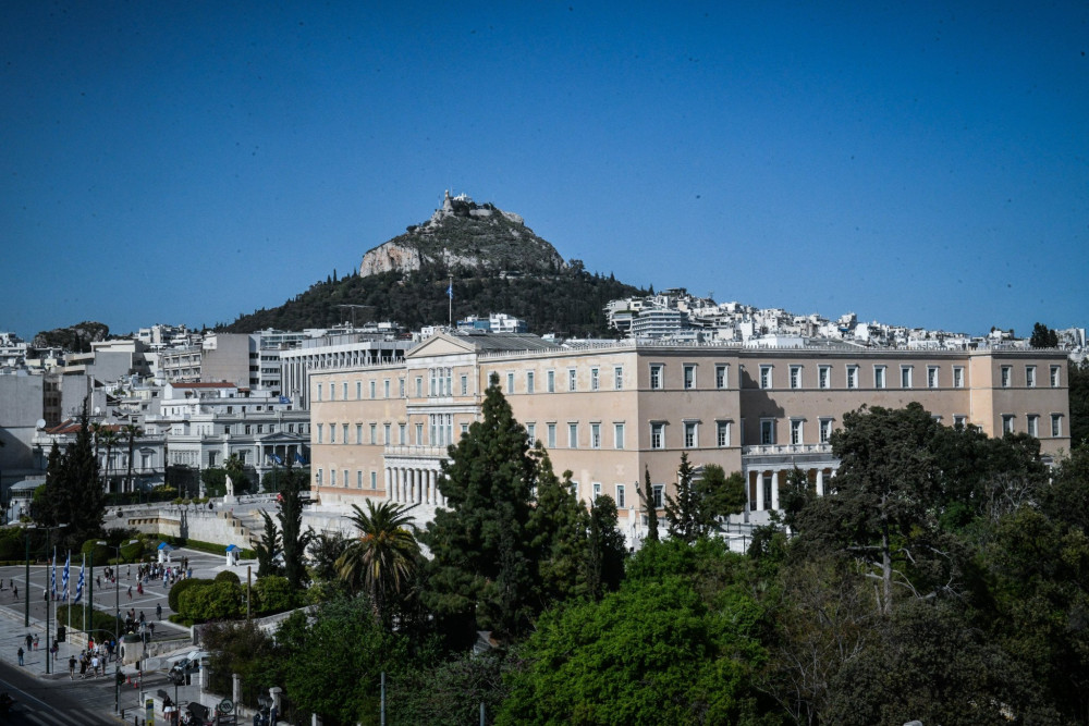 teleytaia nea